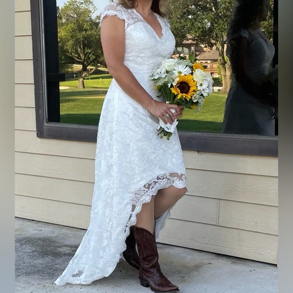 Hi-low cap sleeves lace beach wedding dress